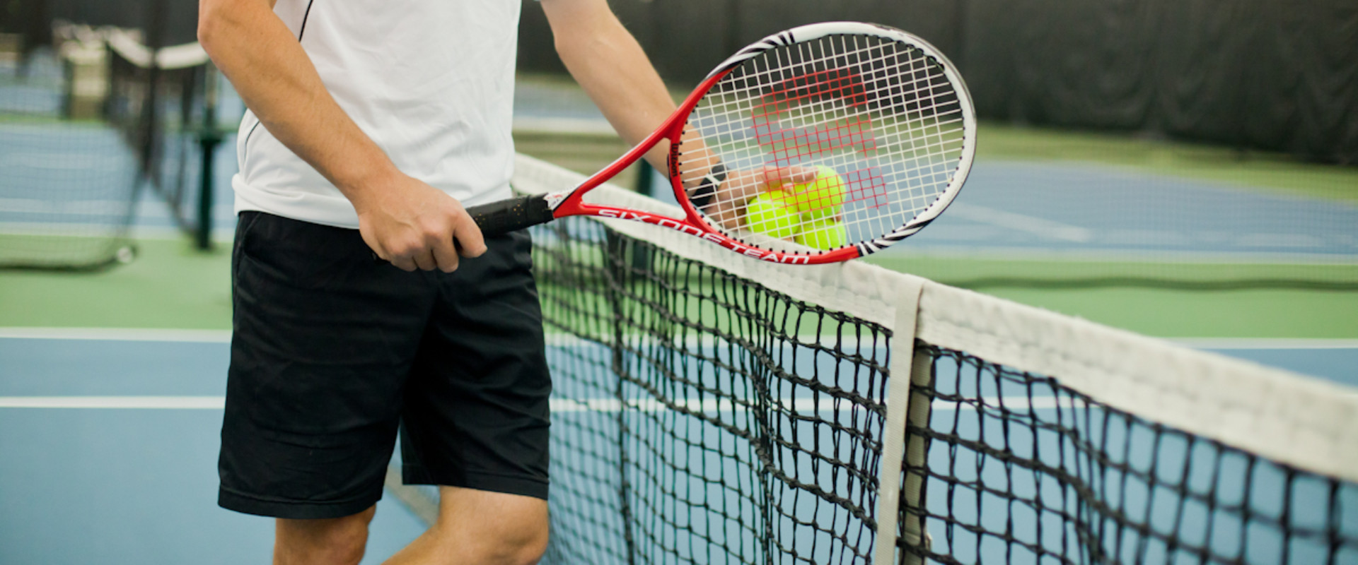 Теннис сетка игры. Большой теннис. Теннисная ракетка для большого тенниса.